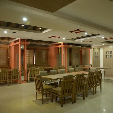 Hotel Sri Sai Krupa Hyderabad Bagian luar foto