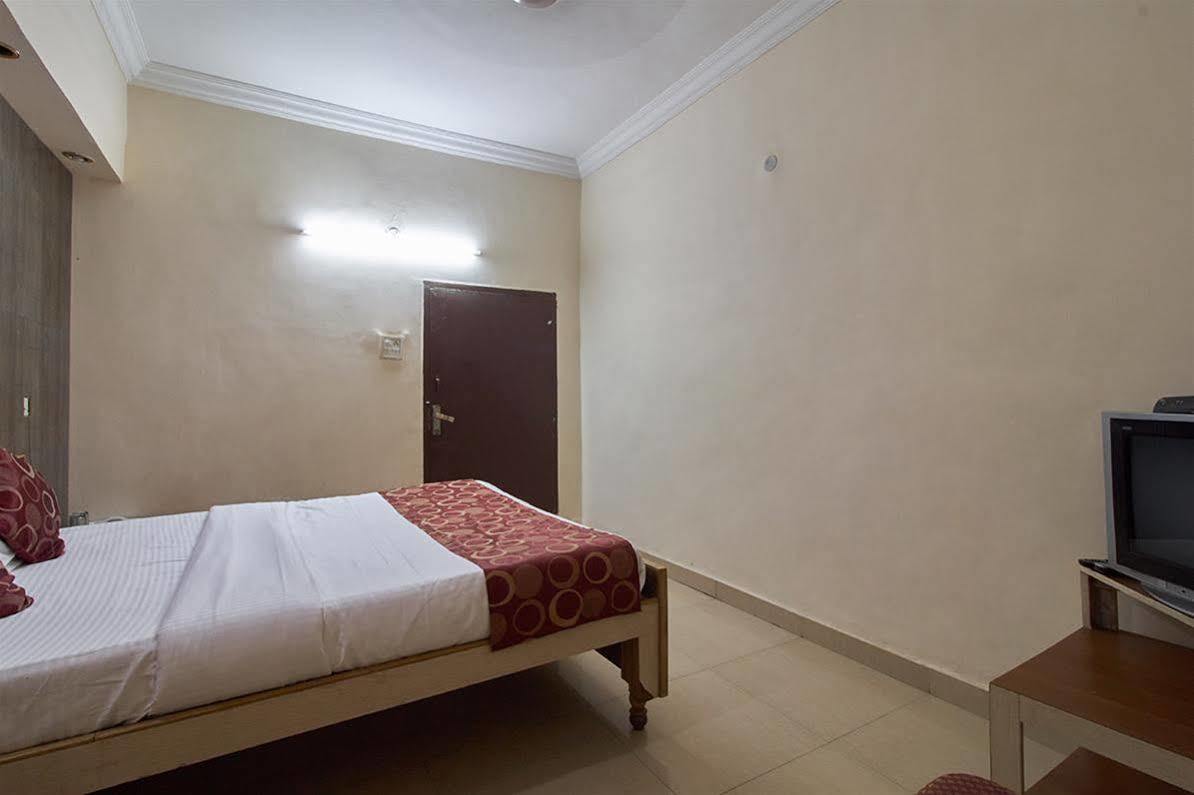 Hotel Sri Sai Krupa Hyderabad Bagian luar foto