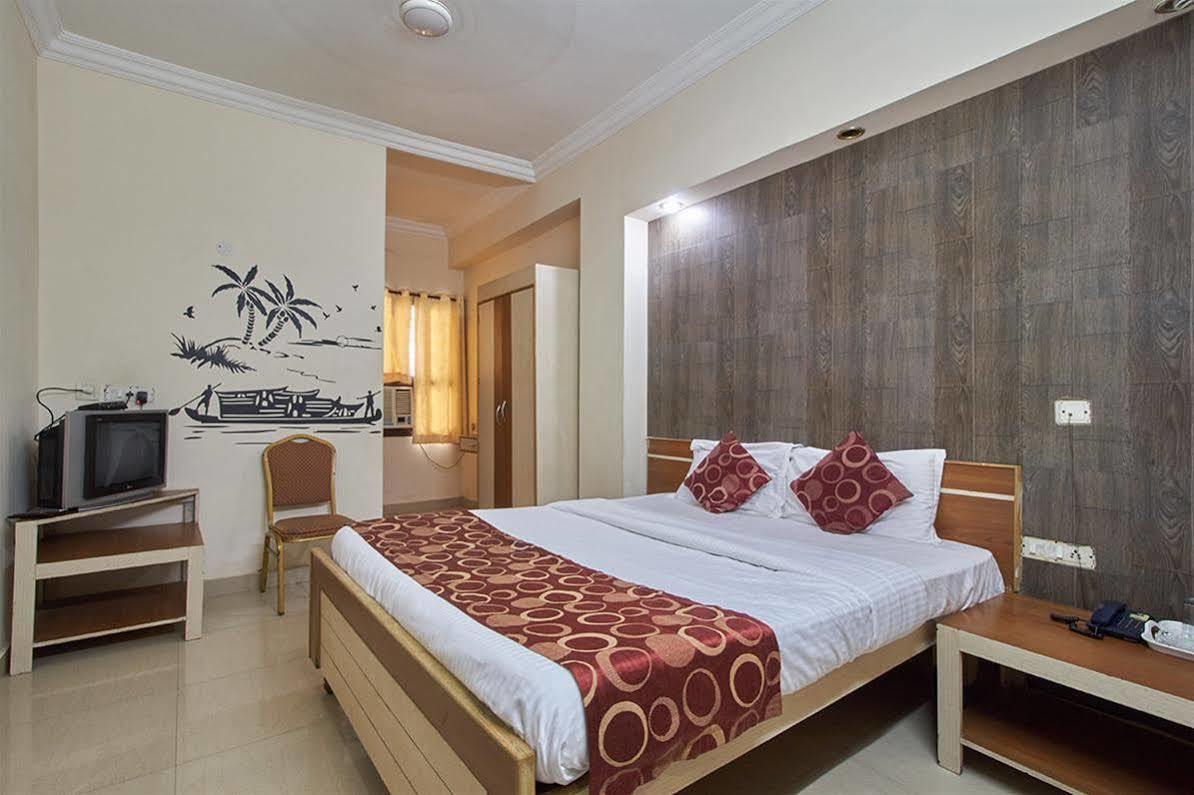 Hotel Sri Sai Krupa Hyderabad Bagian luar foto