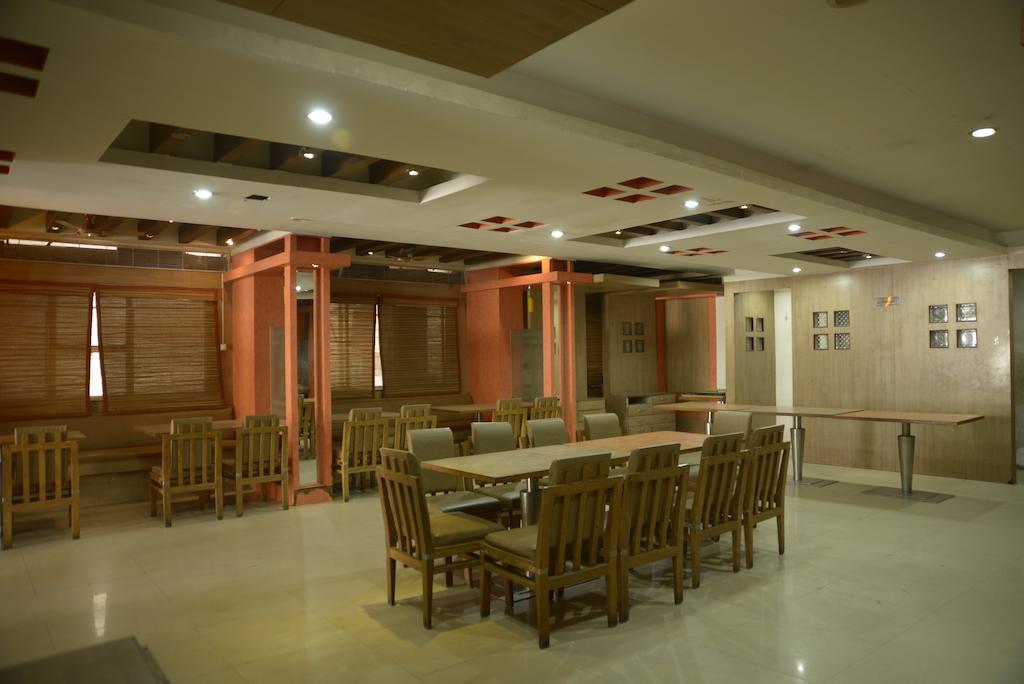 Hotel Sri Sai Krupa Hyderabad Bagian luar foto